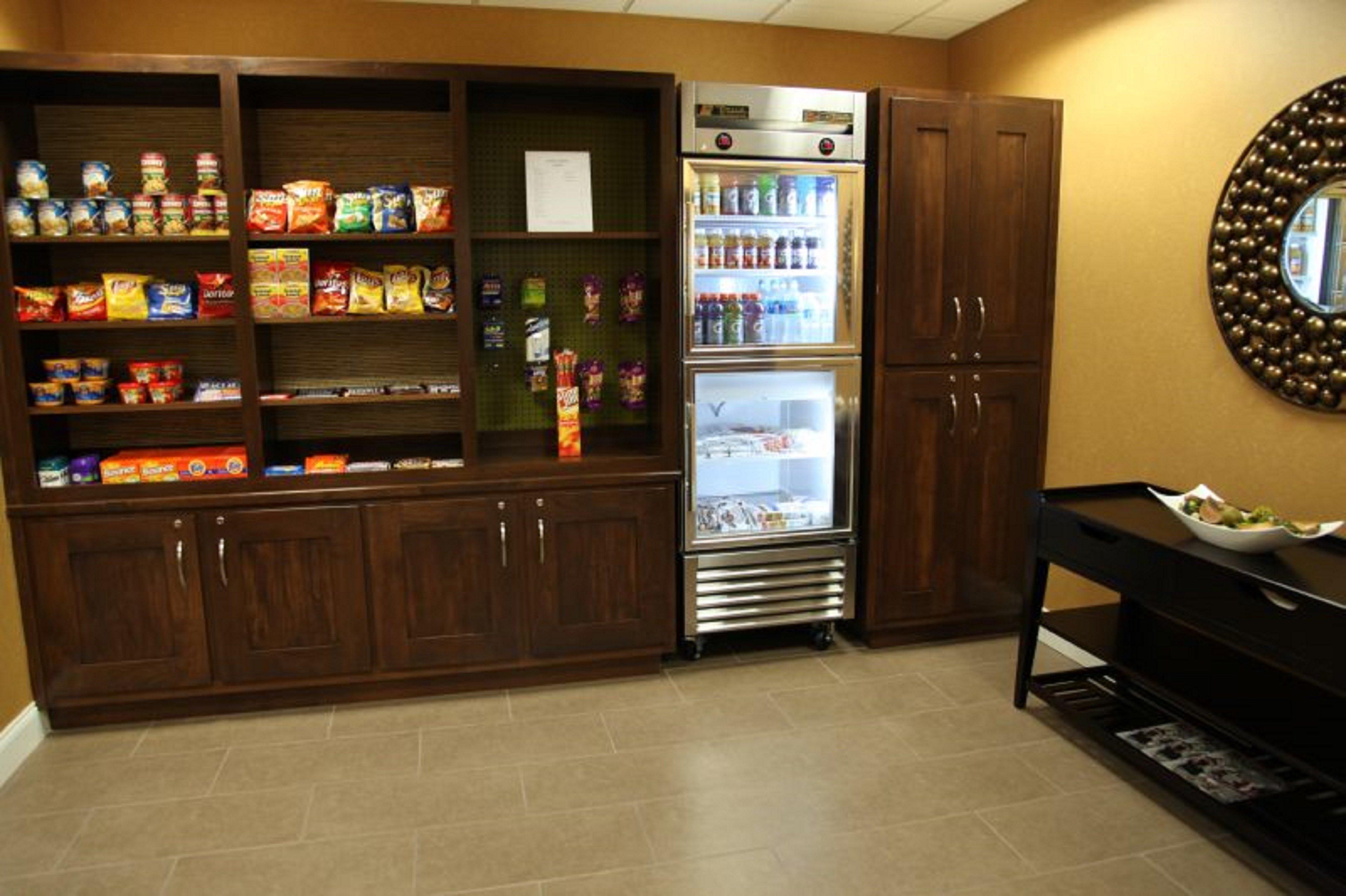 Holiday Inn Express & Suites - Huntsville Airport By Ihg Мадисън Ресторант снимка