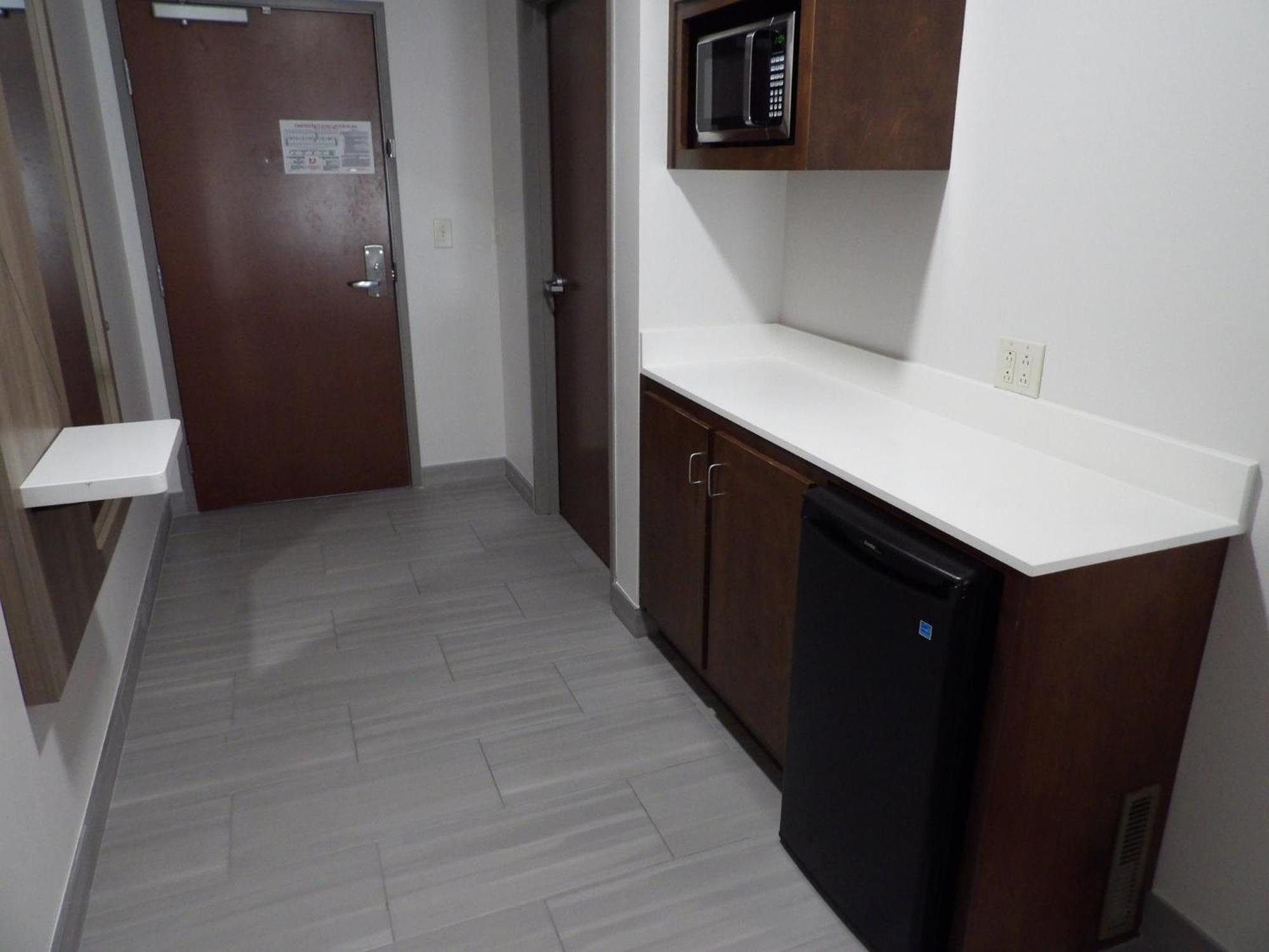 Holiday Inn Express & Suites - Huntsville Airport By Ihg Мадисън Екстериор снимка