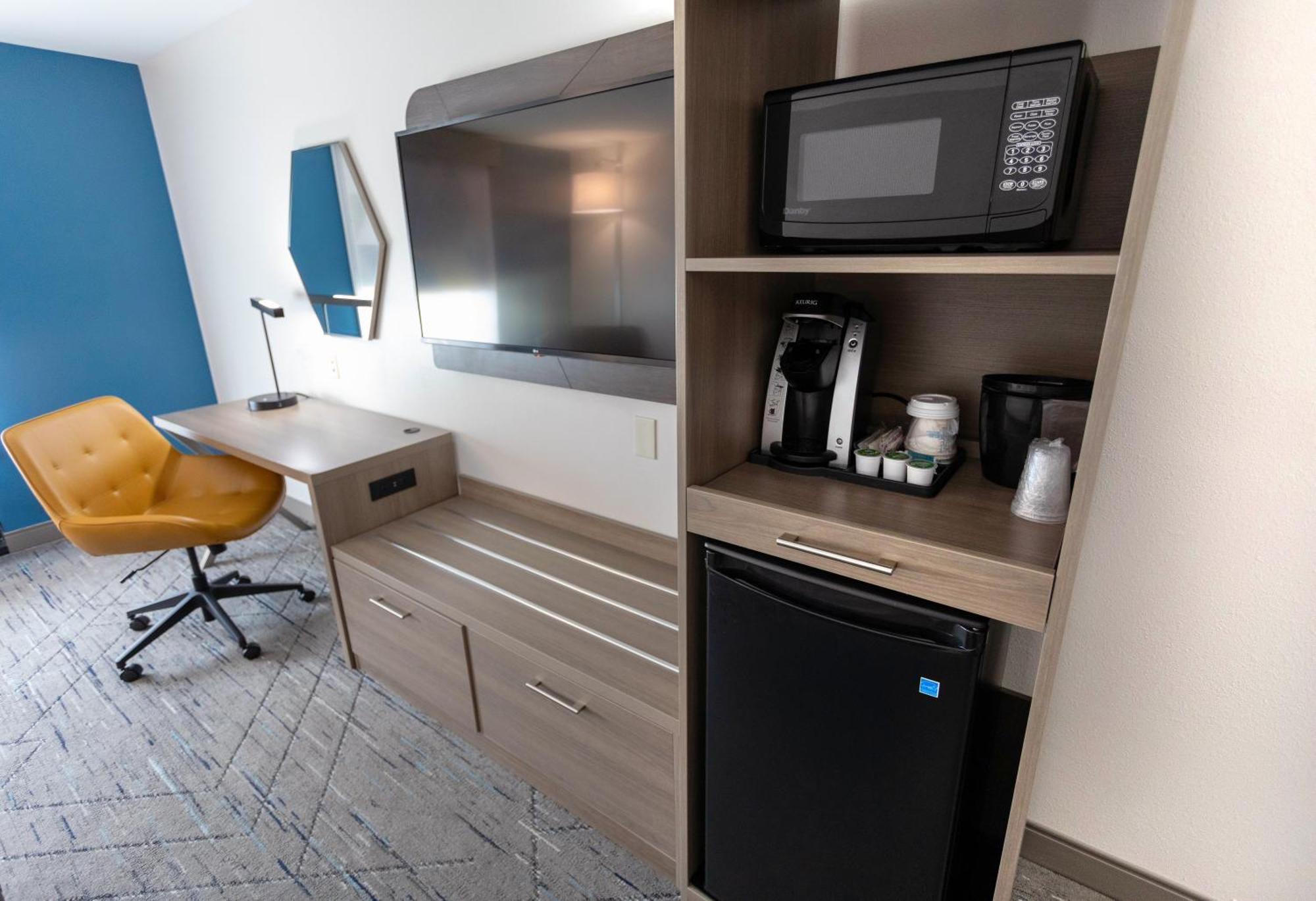 Holiday Inn Express & Suites - Huntsville Airport By Ihg Мадисън Екстериор снимка