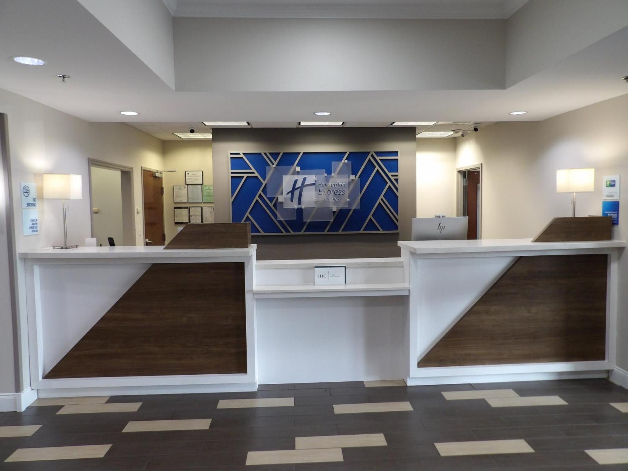 Holiday Inn Express & Suites - Huntsville Airport By Ihg Мадисън Екстериор снимка
