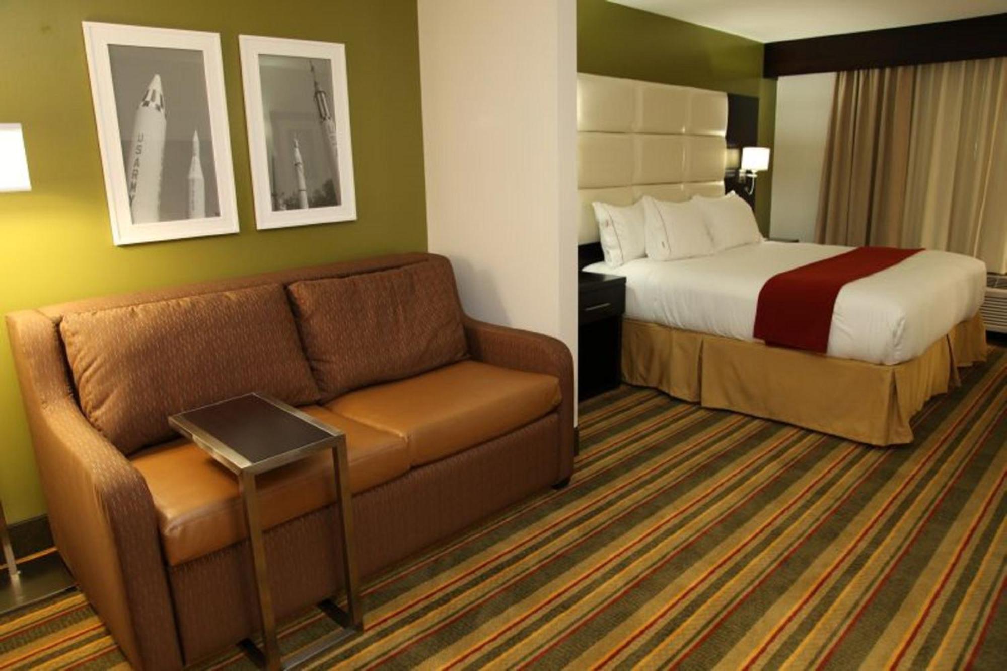 Holiday Inn Express & Suites - Huntsville Airport By Ihg Мадисън Екстериор снимка