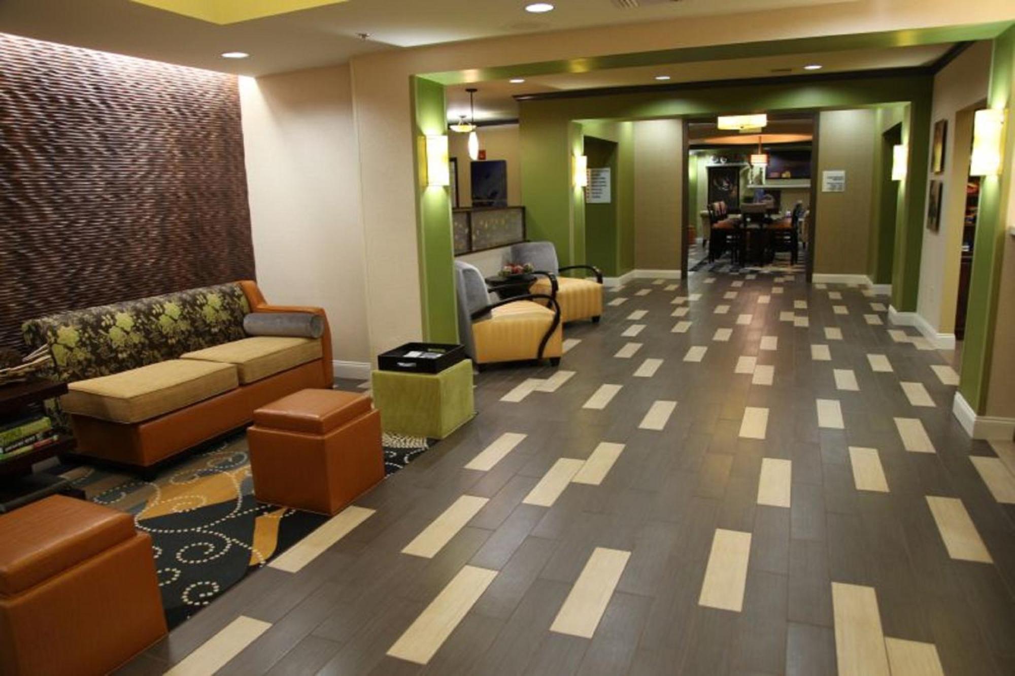 Holiday Inn Express & Suites - Huntsville Airport By Ihg Мадисън Екстериор снимка
