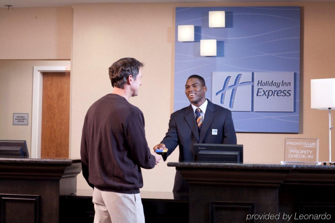 Holiday Inn Express & Suites - Huntsville Airport By Ihg Мадисън Интериор снимка